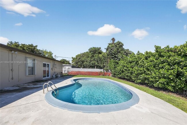 Primary Photo - 7001 NW 15th St