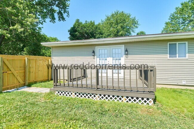 Building Photo - 5422 Greenfield Ave