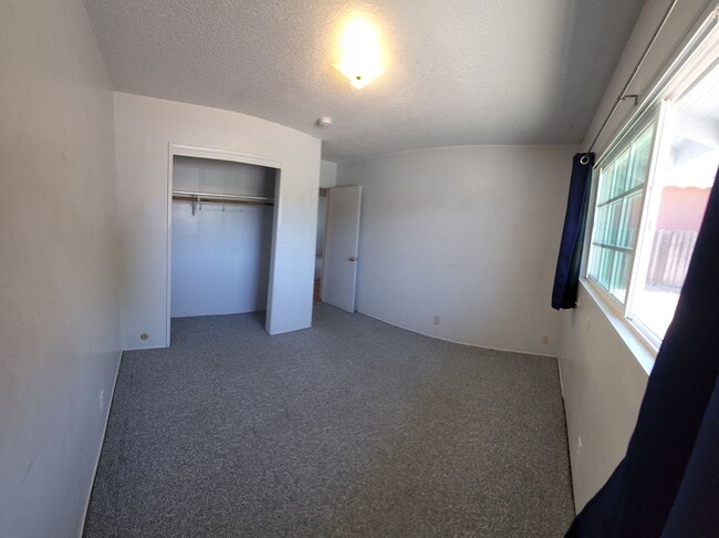 Building Photo - 4 bed 3 baths!  House ideally located close to campus, shopping, Bishop Peak