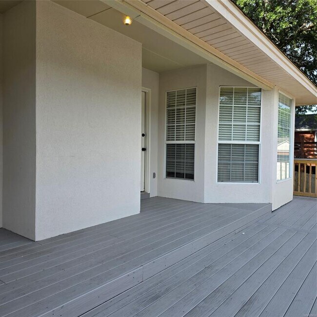 Building Photo - 1736 Twelve Oaks Ln