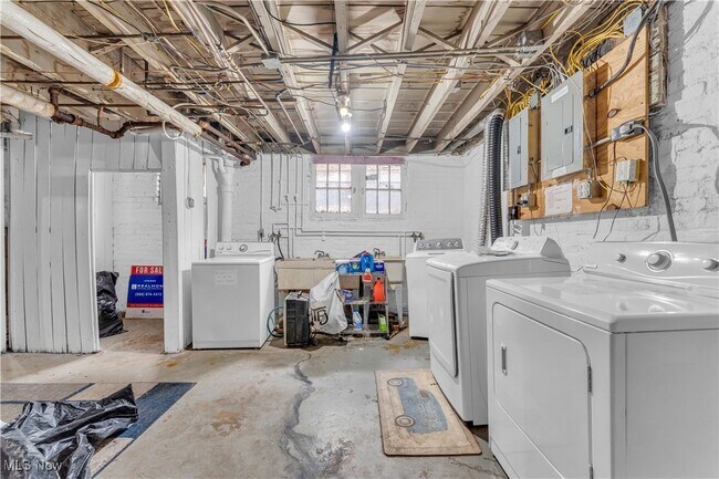 Building Photo - 2911 Ludlow Rd