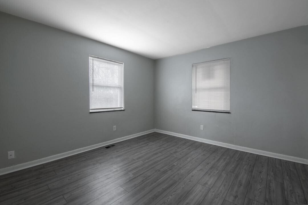 Building Photo - 446 E Siebenthaler Ave