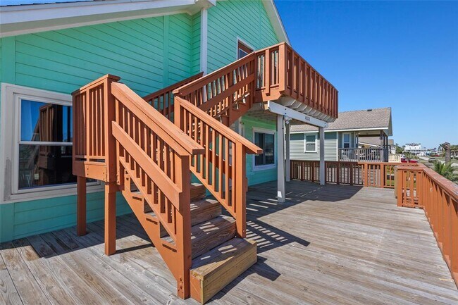Building Photo - 4034 Reeves Dr