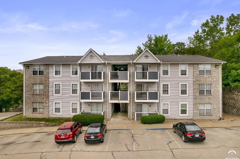 Building Photo - 927 Emery Rd