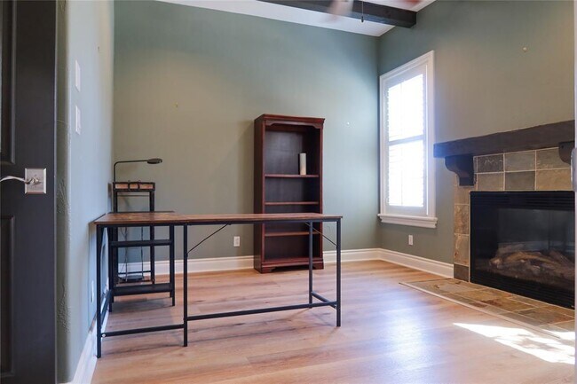 Building Photo - 7228 Oak Shores Dr