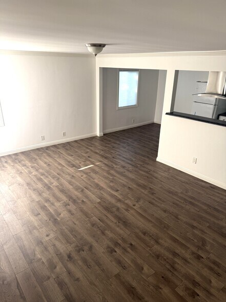 Building Photo - 404 Illinois St