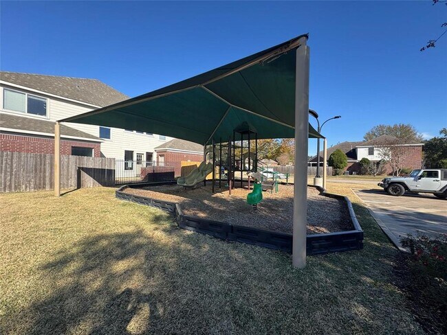 Building Photo - 19043 Country Square Dr
