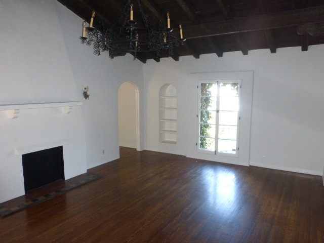 Living room beamed ceiling - 717 S Cochran Ave