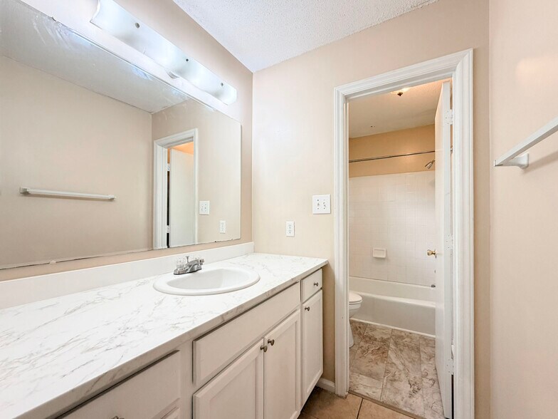 Building Photo - 1408 Imperial Dr