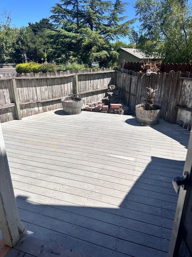 Building Photo - 3 bed/1.5 bath townhouse in Cotati