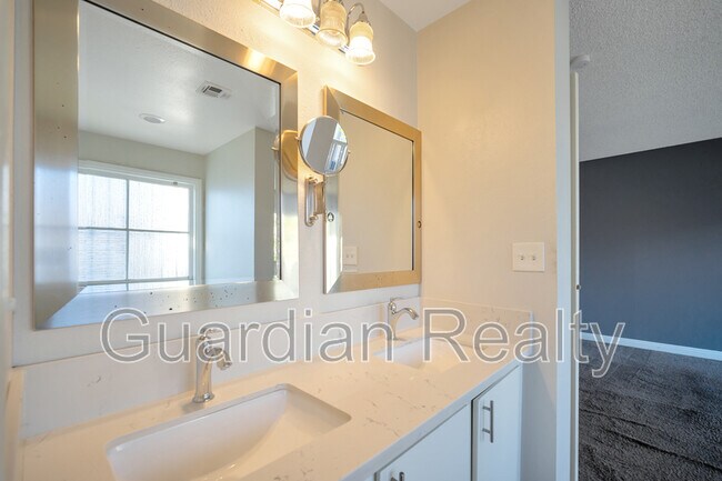 Building Photo - 2882 Calle Del Oro