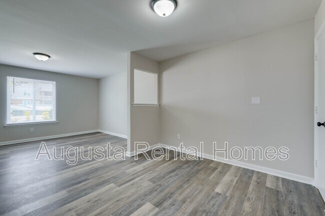 Building Photo - 37 Conifer Ct