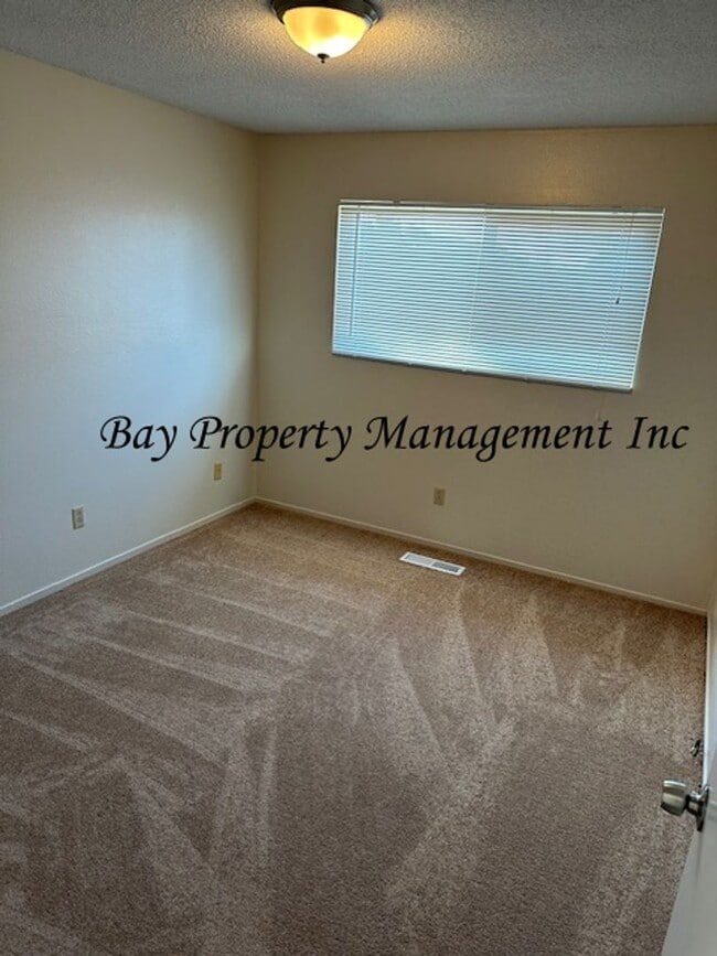 Building Photo - Rent Reduced! 4 Bedroom, 2 Bath Home Near Windyhill Park