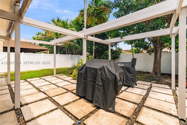 Building Photo - 2437 SW 99th Ct