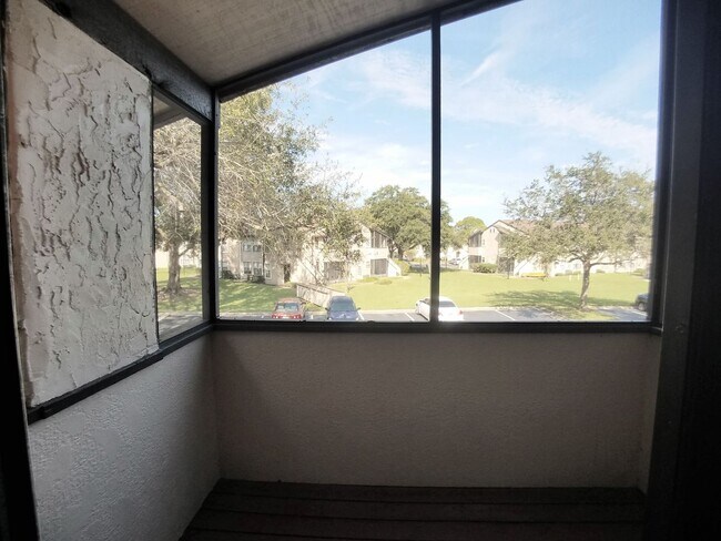 Building Photo - Beautiful 1/1 wood floor condo for rent in...