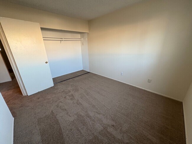 Building Photo - ***Move-in special 1/2 off 1st months rent...
