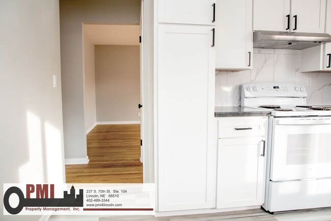 Building Photo - 820 S 38th St