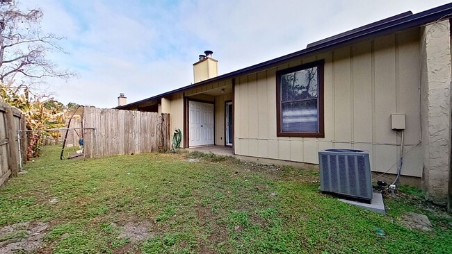 Building Photo - Renovated 2Bed/2Bath Patio Home - Jefferso...