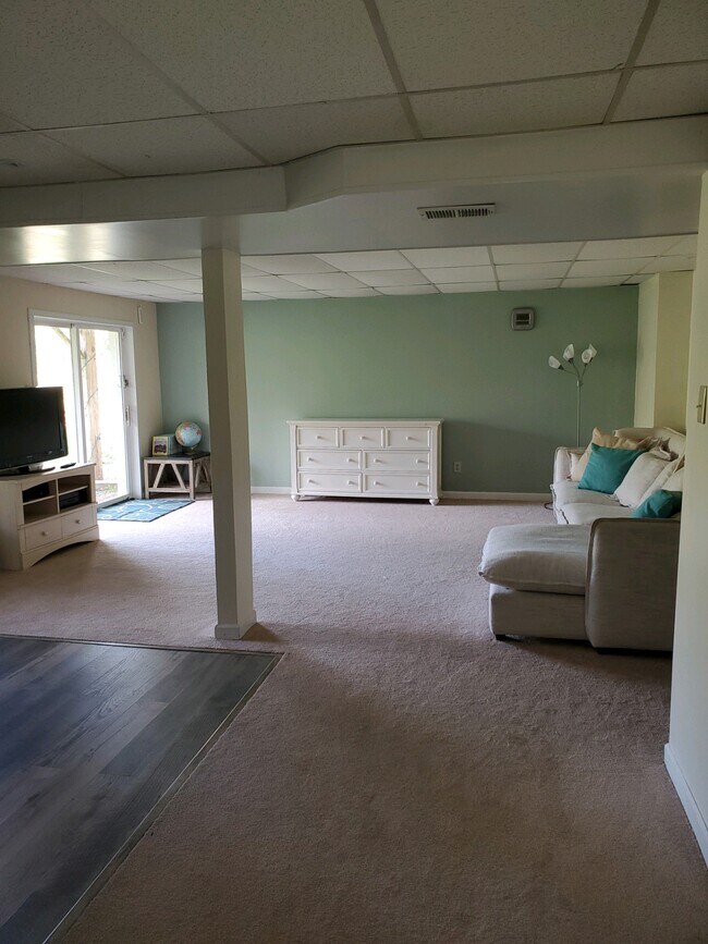 Building Photo - 2365 Delight Ct