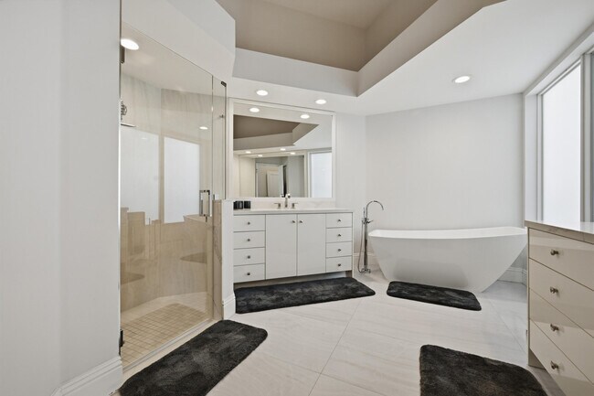 Building Photo - 5006 NW 24th Cir