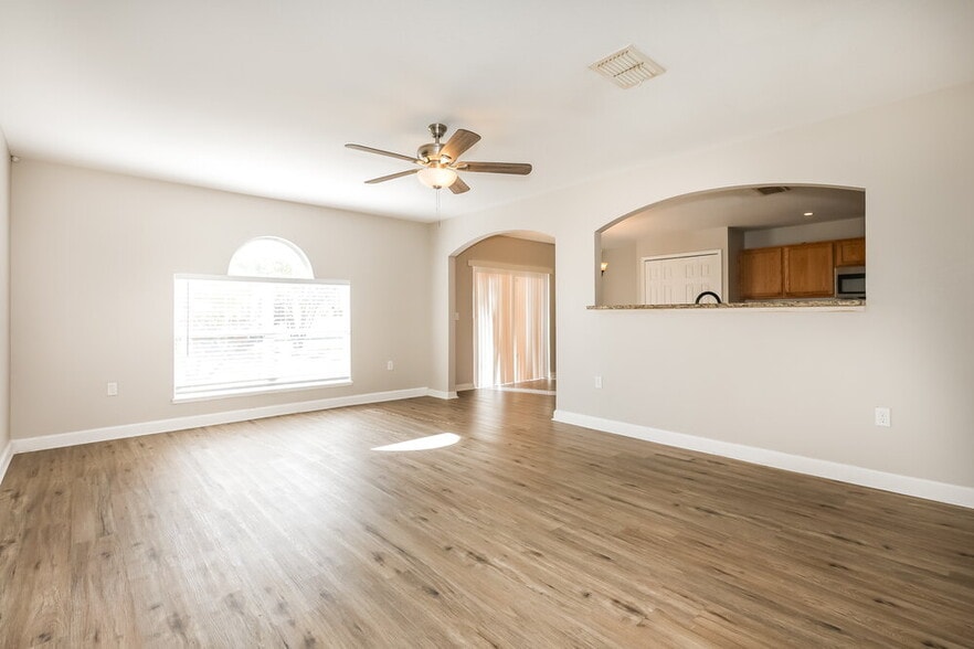 Building Photo - 939 Brenton Leaf Dr