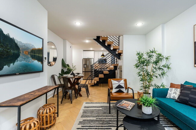 Building Photo - 609 S Orianna St