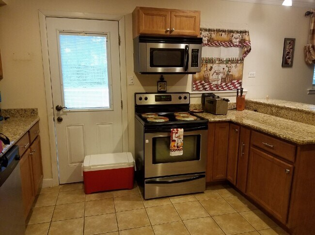 Building Photo - 4204 Maplewood Ct