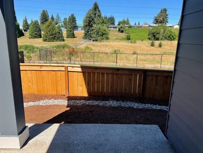 Building Photo - HALF OFF FIRST MONTHS RENT 3 Bed 2.5 Bath ...