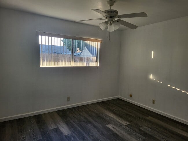 Building Photo - All Upgraded, Small Yard, Garage - AVAILABLE NOW!!