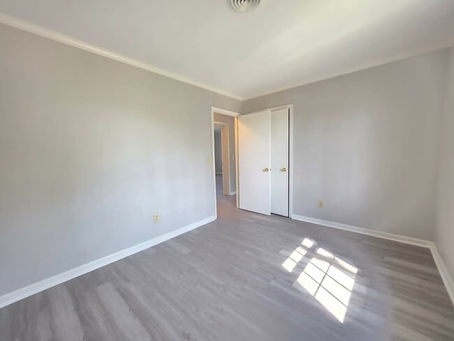 Building Photo - 830 Larch Way