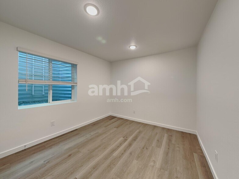 Building Photo - 23552 E 3rd Pl