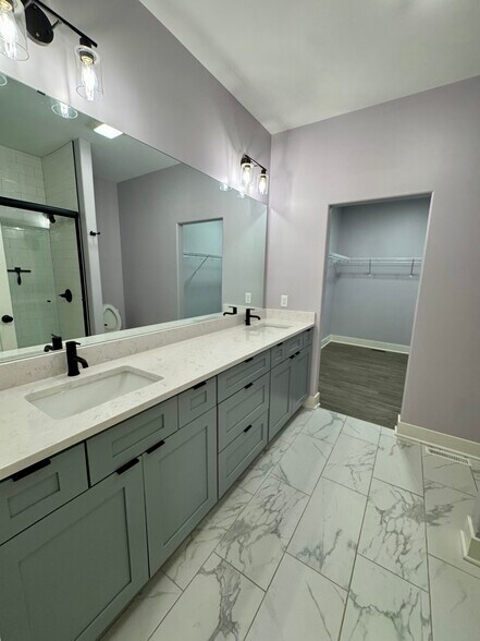 Building Photo - 3082 Charissas Plz