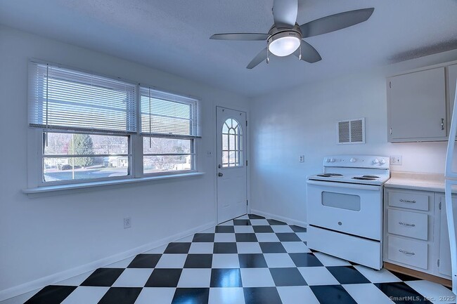 Building Photo - 139 Phyllis Dr