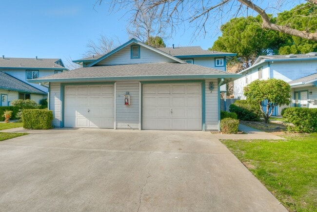 Building Photo - Greenwood Estates has an Excellent 2 Bedroom, 1.5 Bath Townhouse with a Backyard and Garage!