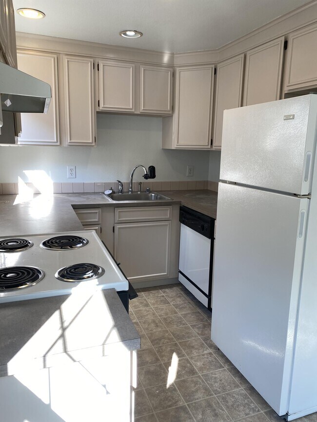 Building Photo - 5621 Fauntleroy Way SW