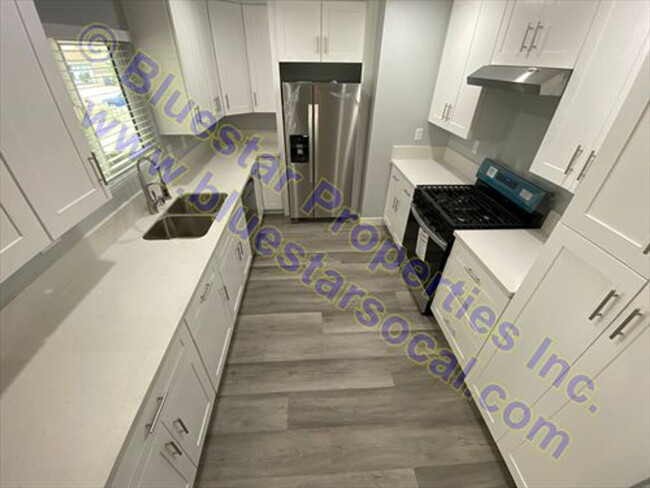 Building Photo - Just listed in Victorville!!!