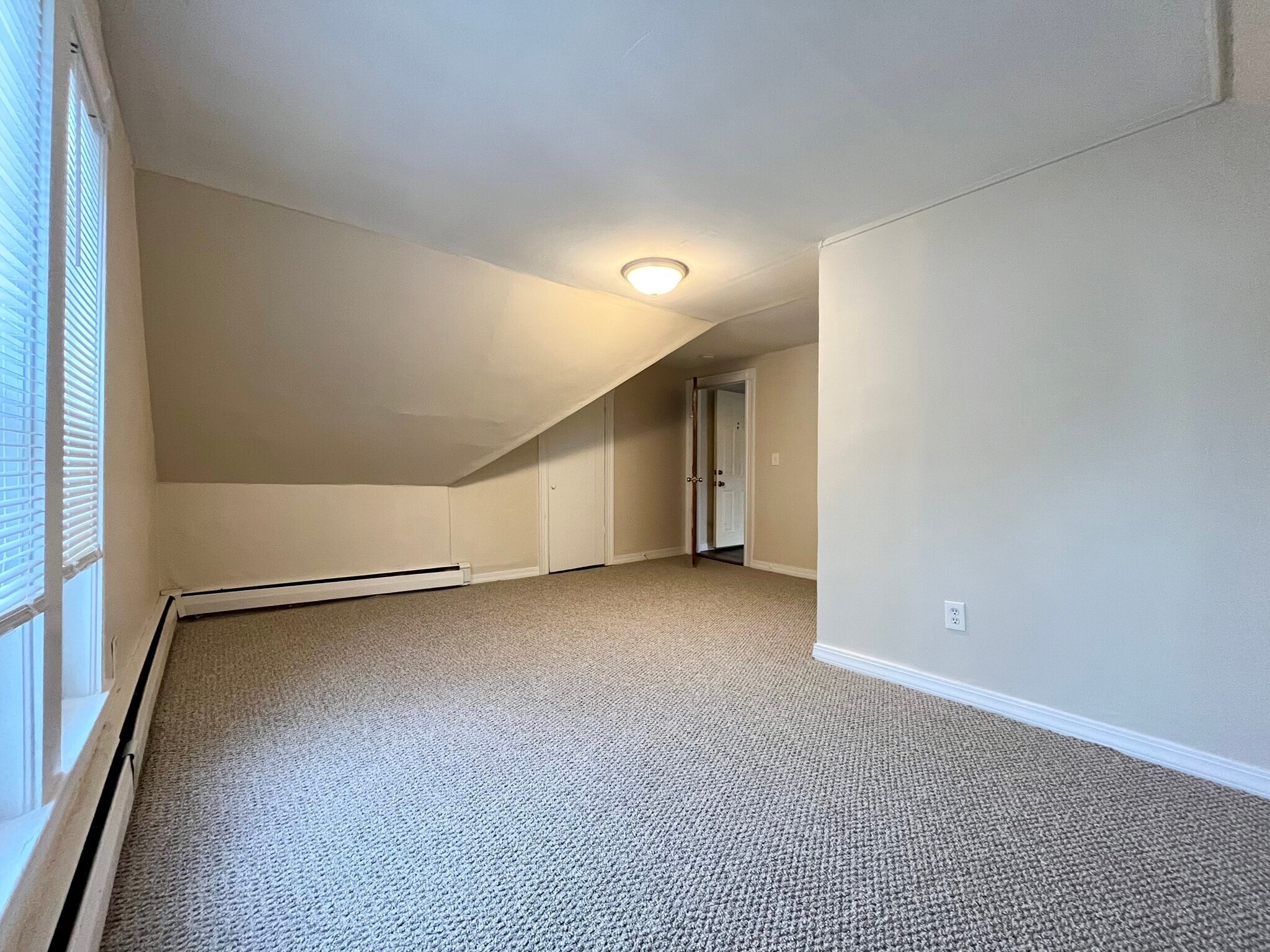 Building Photo - 279 W Elm St