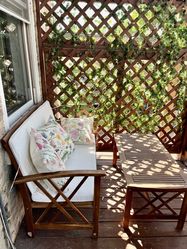 Patio - 1144 W Schubert Ave
