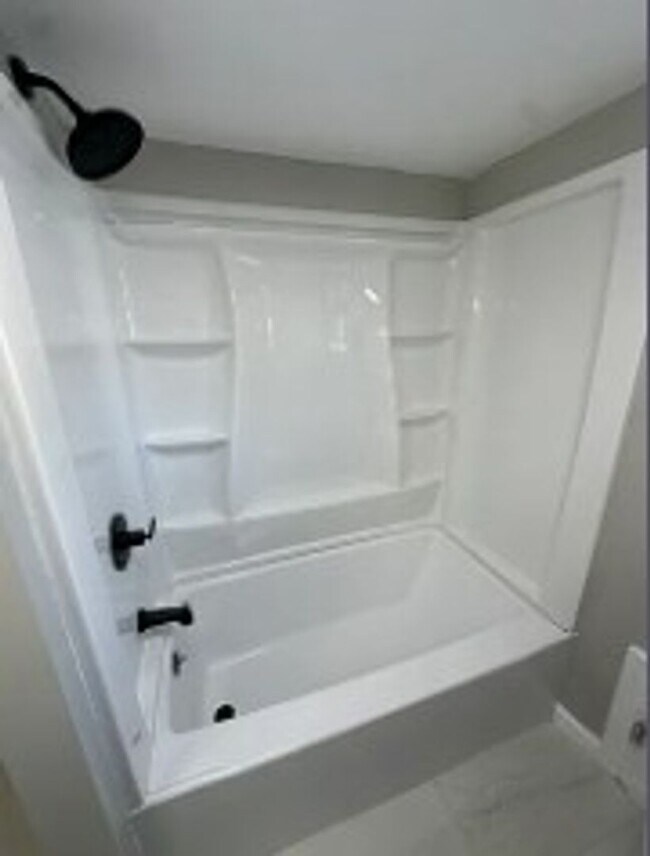 Building Photo - 177 Hart St