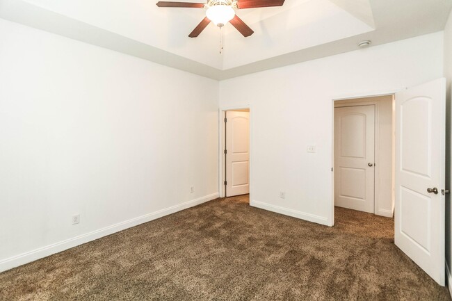 Building Photo - 334 High Meadows Pl