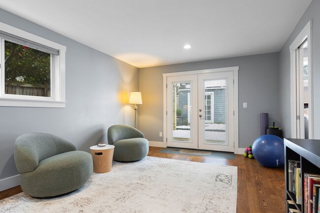 Building Photo - 10433 67th Ave S