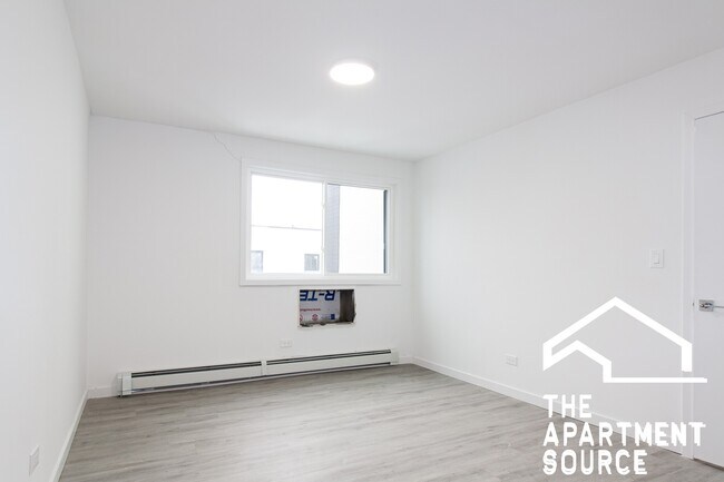 Building Photo - 7621 N Sheridan Rd