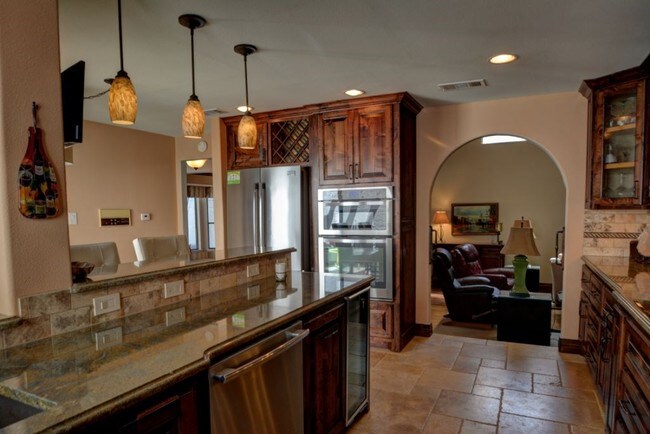 Building Photo - 2629 Calle Del Roble