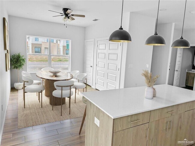 Building Photo - 25 Tyler Ave