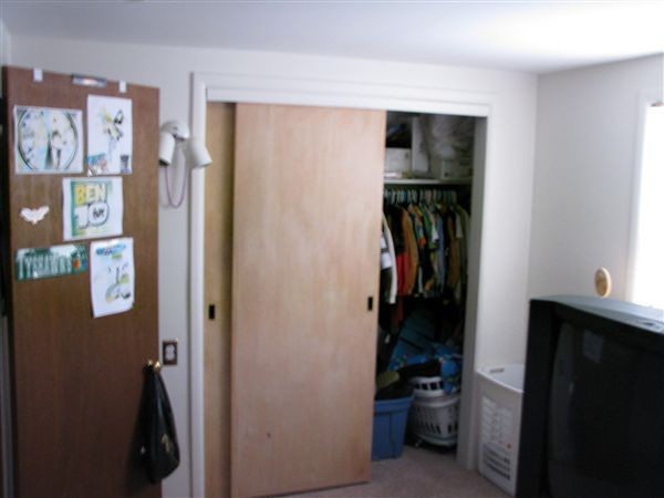 Building Photo - 2 br, 1 bath 4plex - 850 Houseman Upper