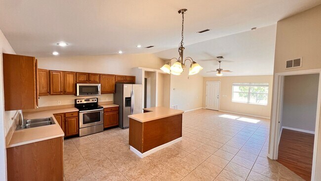 Building Photo - Lovely, Spacious 2 Bedroom, 2 Bathroom Home in Sebring!!