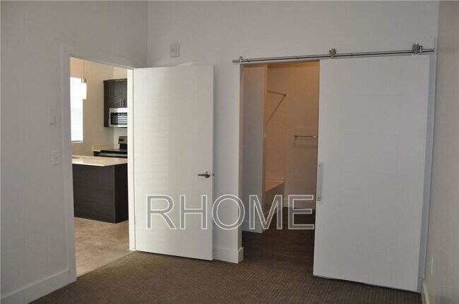 Building Photo - 965 S 200 W