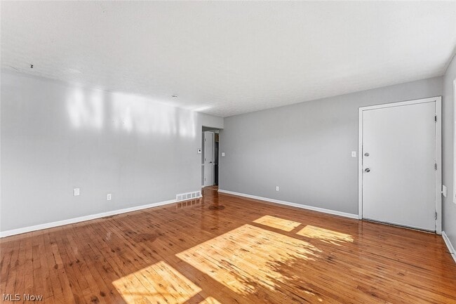 Building Photo - 473 E 222nd St