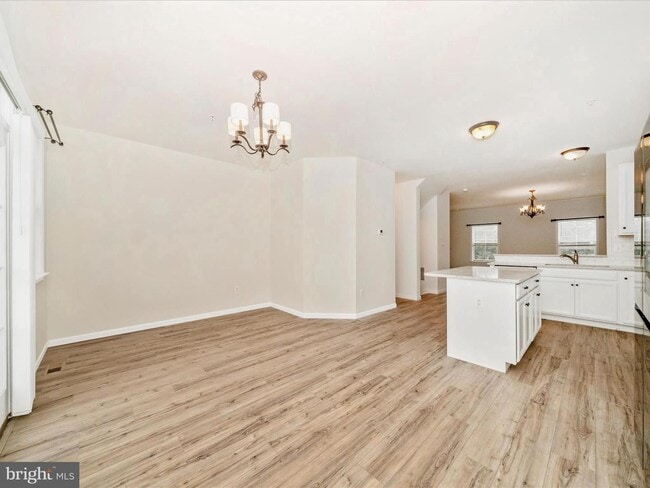 Building Photo - THREE LEVEL TOWN HOUSE IN KELLERTON