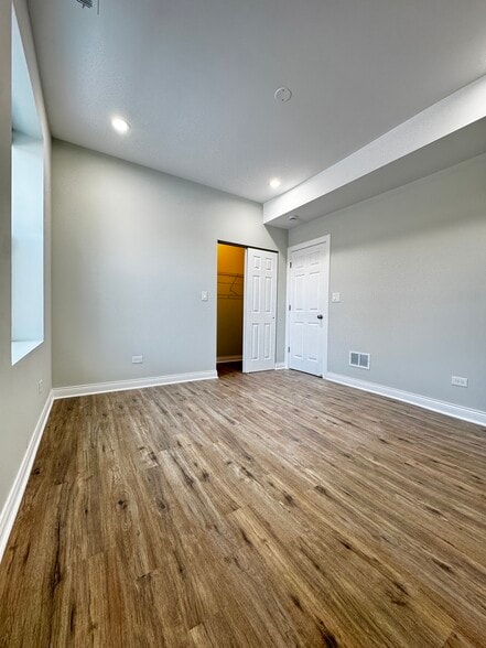 Building Photo - 6807 S Paulina St